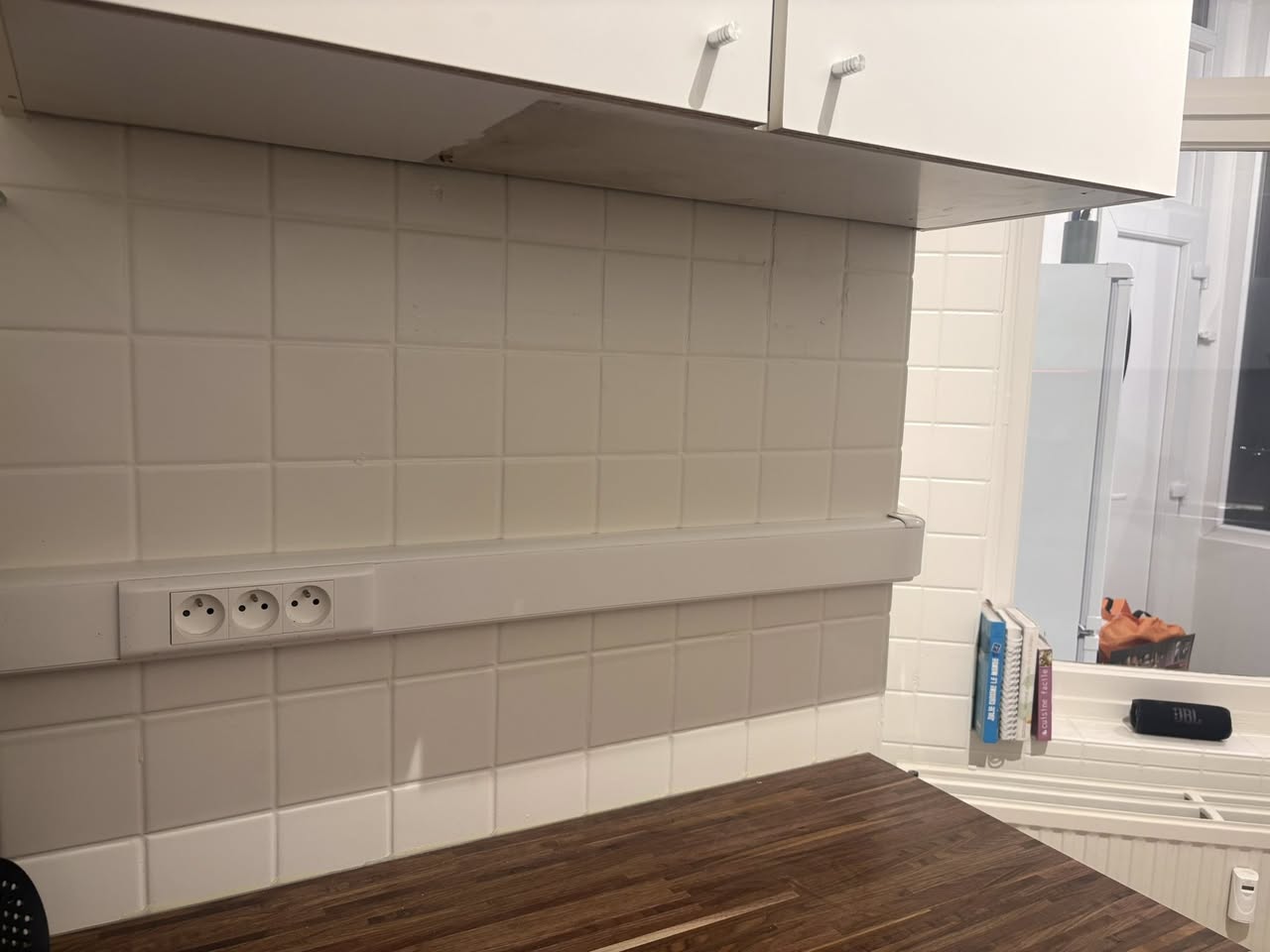 Pose goulotte et prises plan de travail cuisine à Liège - TS Pro-Tech