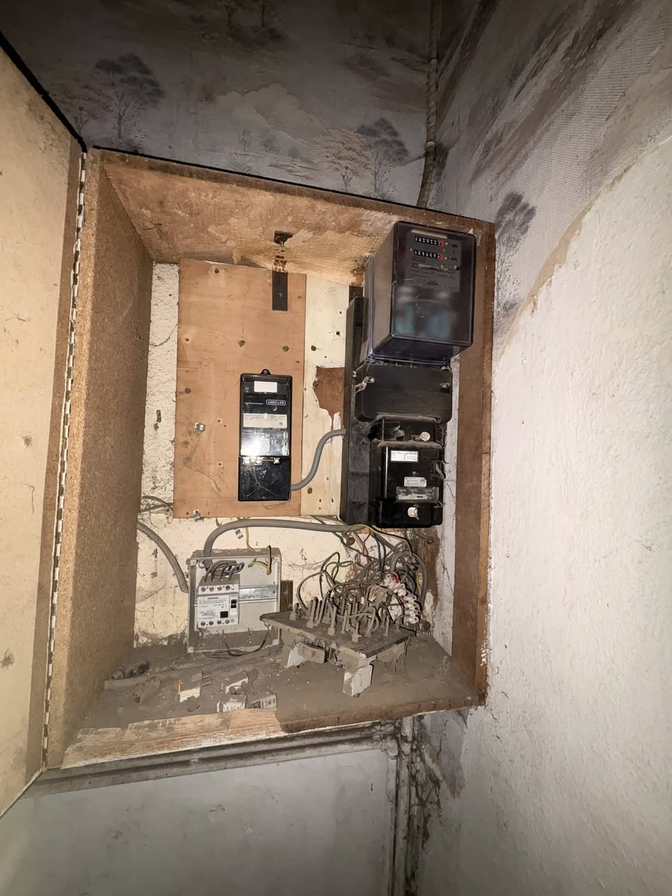 Tableau électrique avant rénovation à Liège - TS Pro-Tech